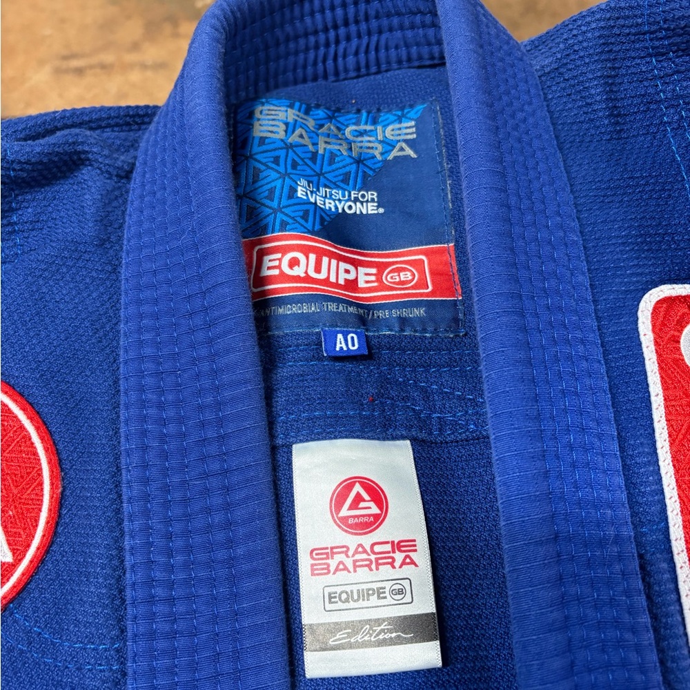 Gracie Barra Blue Jiu-Jitsu Gi with White Belt perfect for small female,or youth - Picture 2 of 3